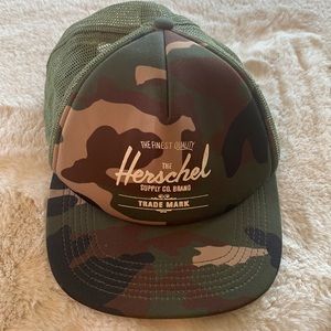 NWOT. Herschel camo hat